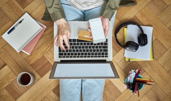 online-shopping-home-e-commerce-women-faceless-internet-laptop-pay-technology-computer-business-sale_t20_N0R3wl